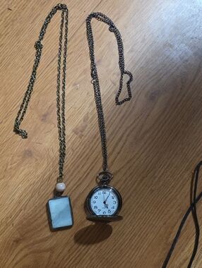 Unbranded Blue Stone Pendant Necklace - Elegant Home Accent